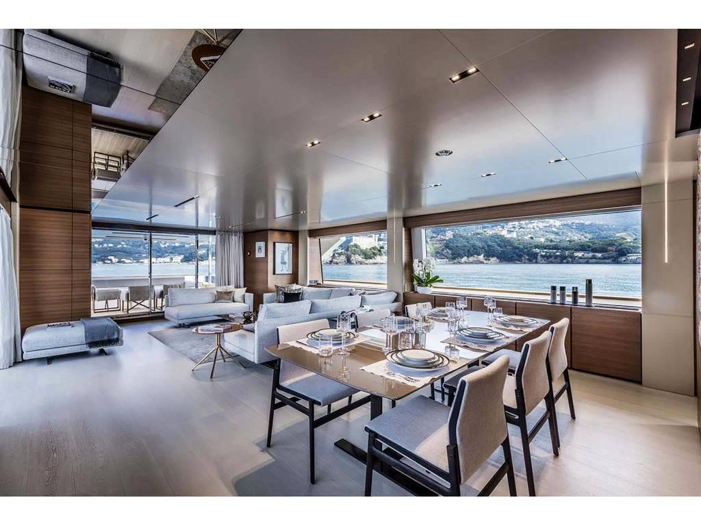 Custom line Navetta 33