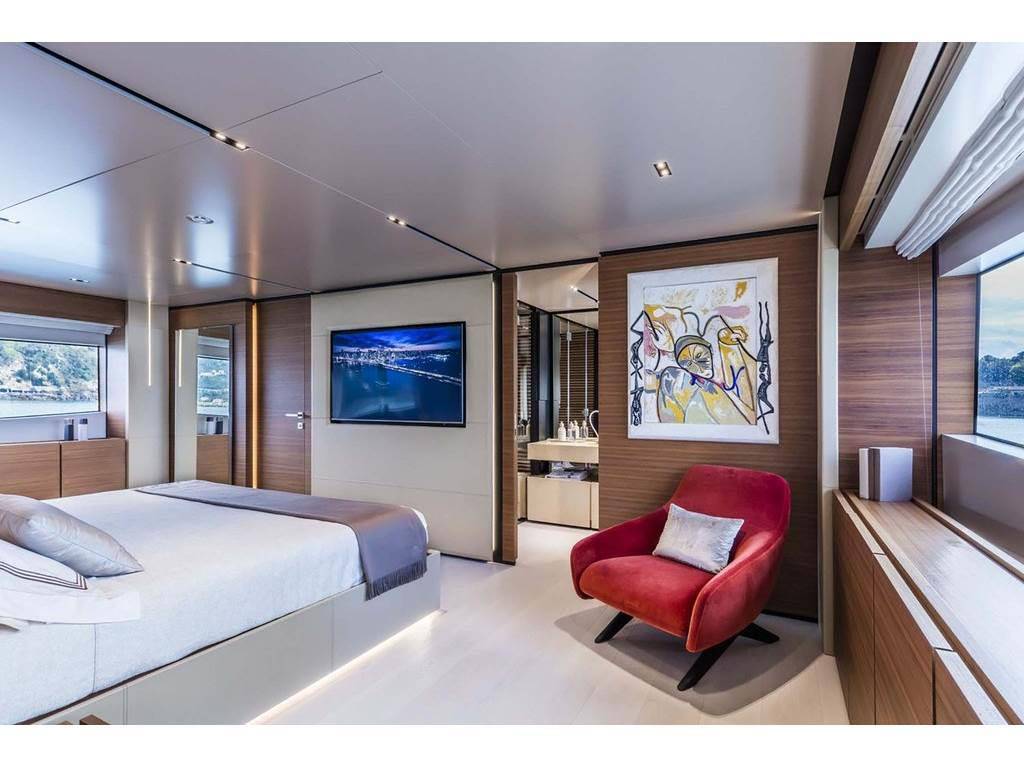 Custom line Navetta 33
