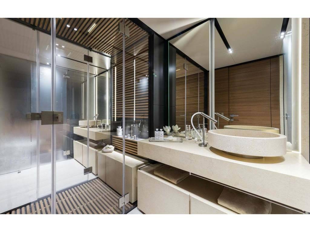 Custom line Navetta 33