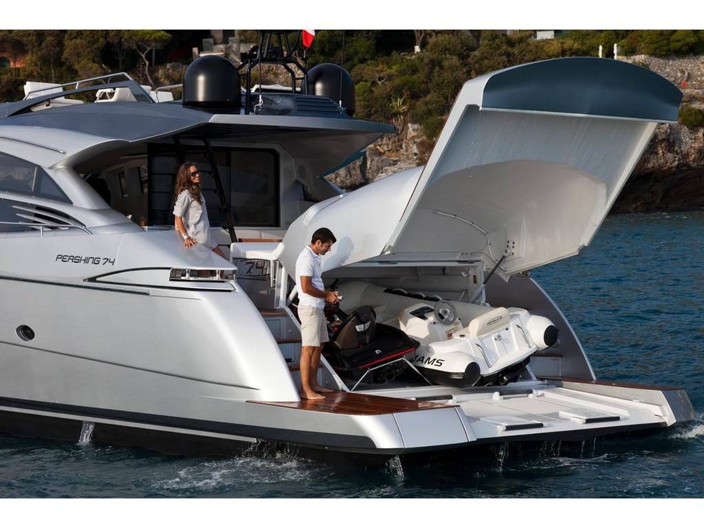 Pershing 74