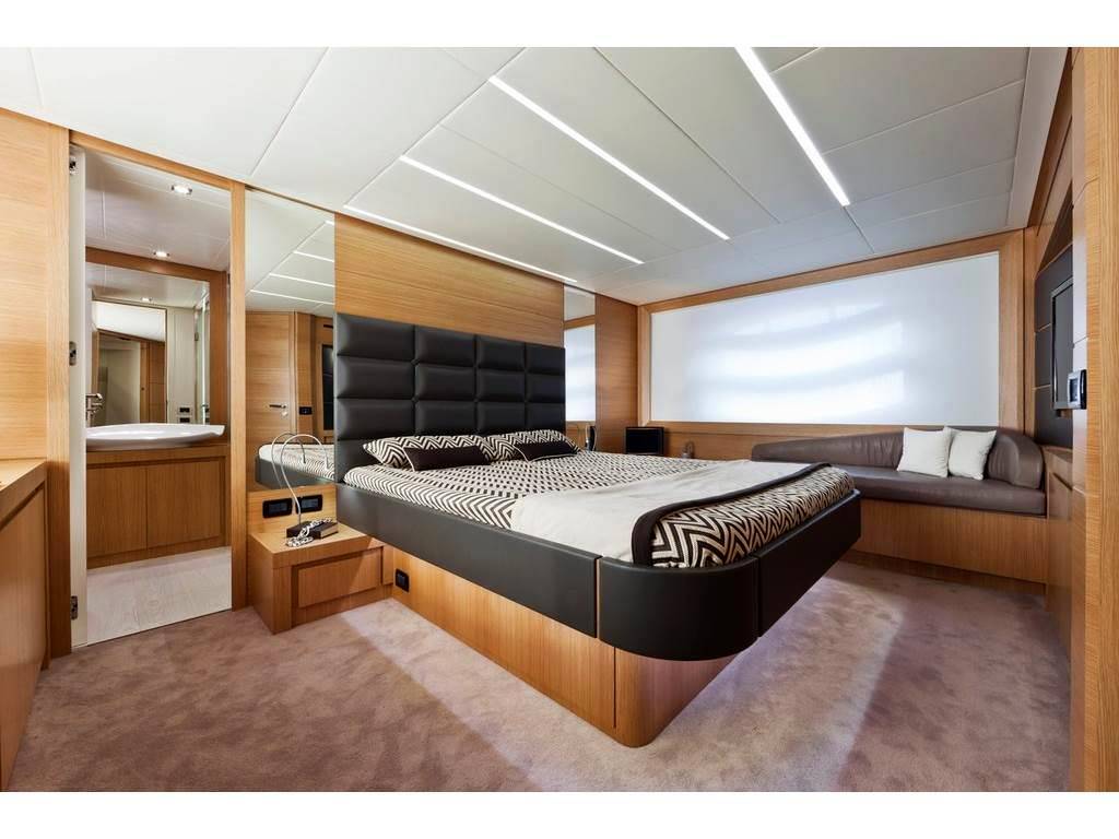 Pershing 74