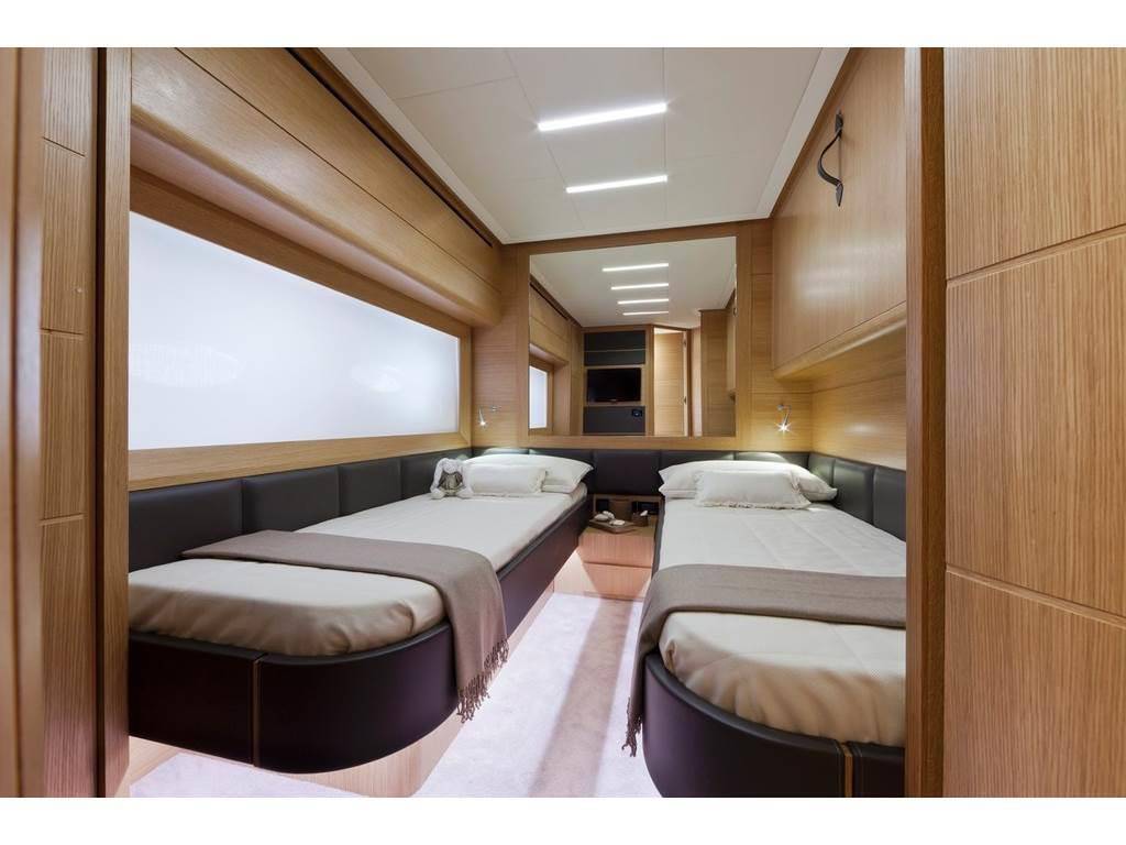 Pershing 74