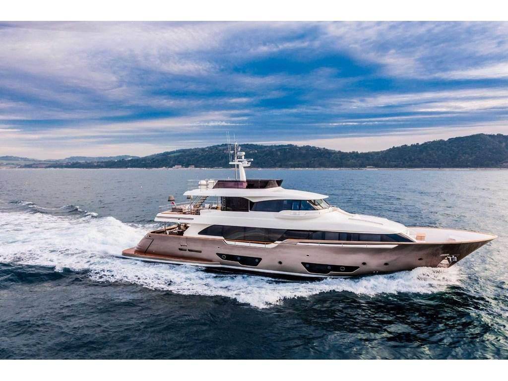 Custom line Navetta 28