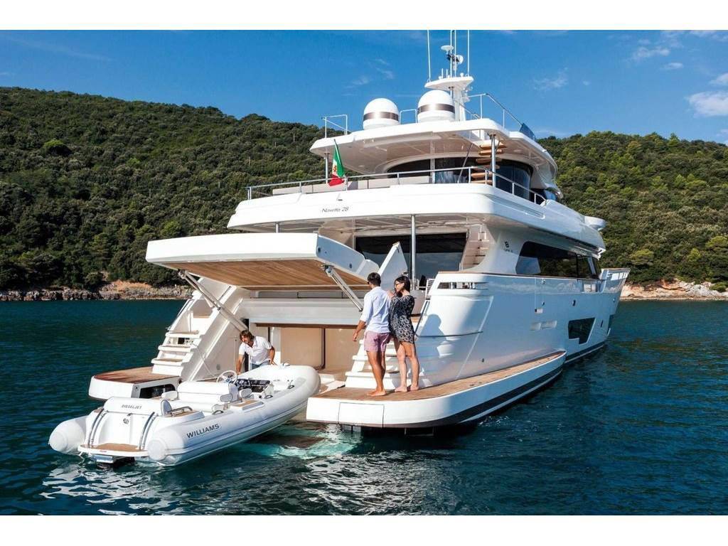 Custom line Navetta 28