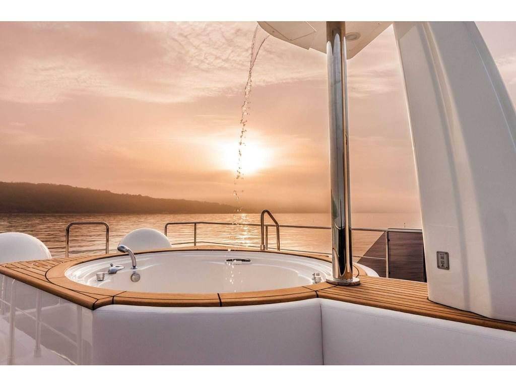 Custom line Navetta 28