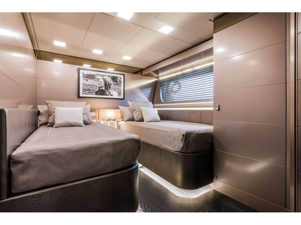 Custom line Navetta 28