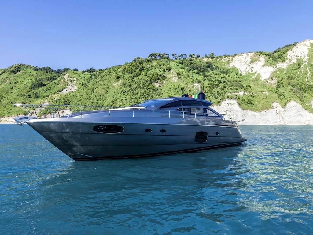 Pershing 62