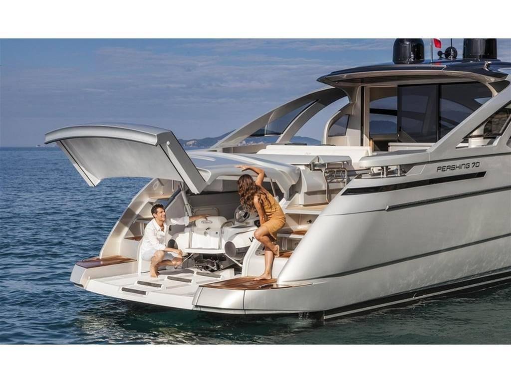 Pershing 70