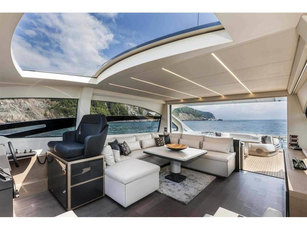 Pershing 70