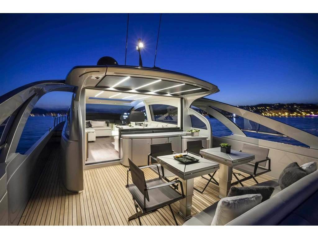Pershing 70