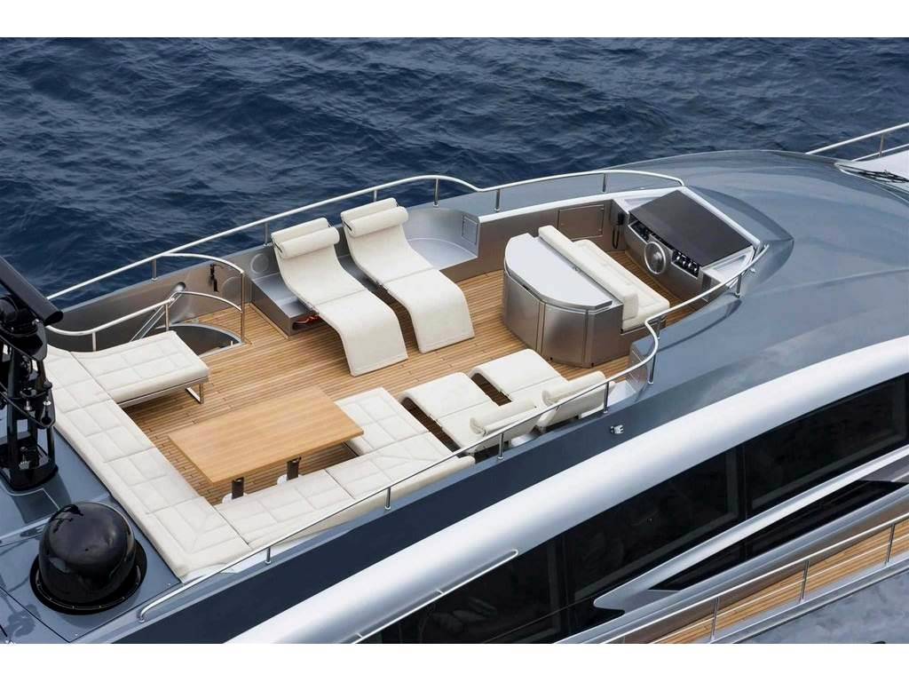 Pershing 108
