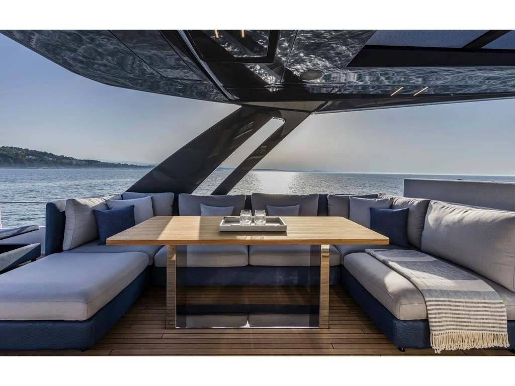 Ferretti yachts 780