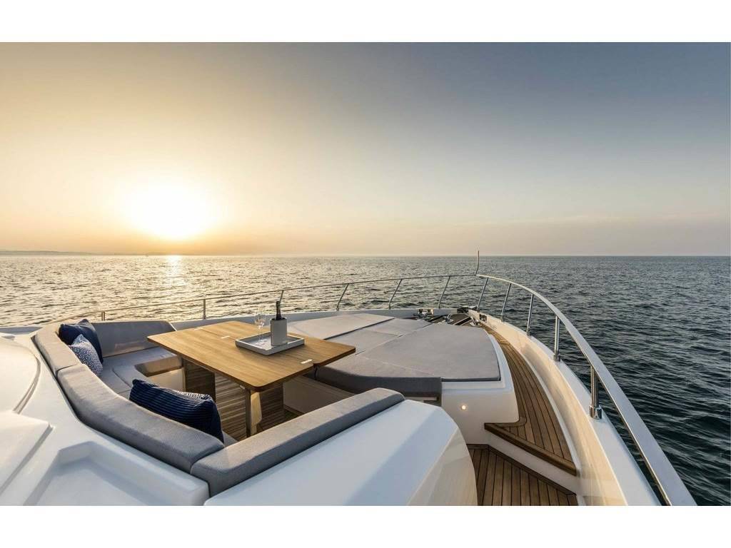 Ferretti yachts 780