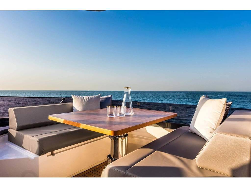 Ferretti yachts 780
