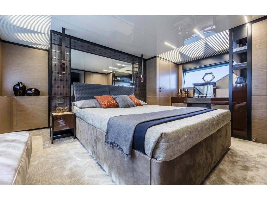 Ferretti yachts 780