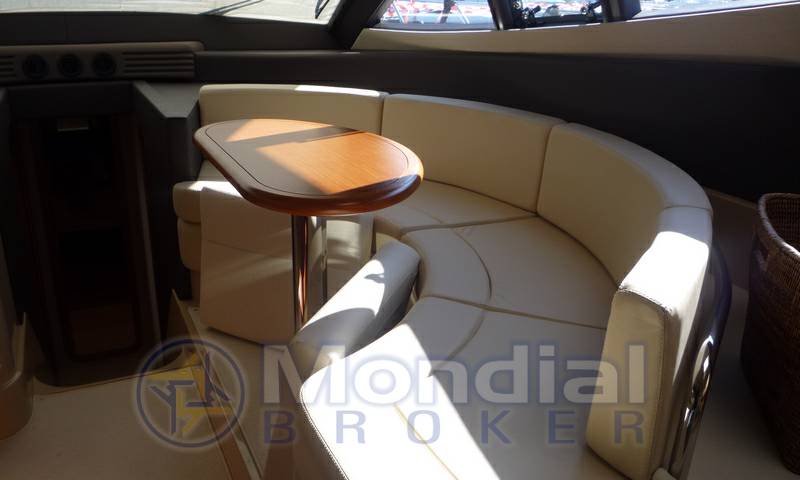 Ferretti 551