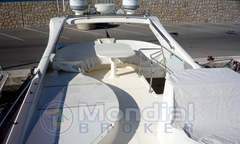 Ferretti 551
