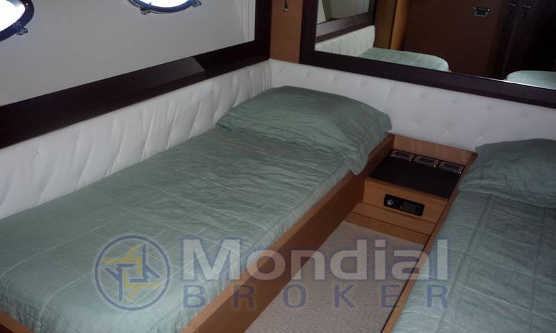 Pershing 72