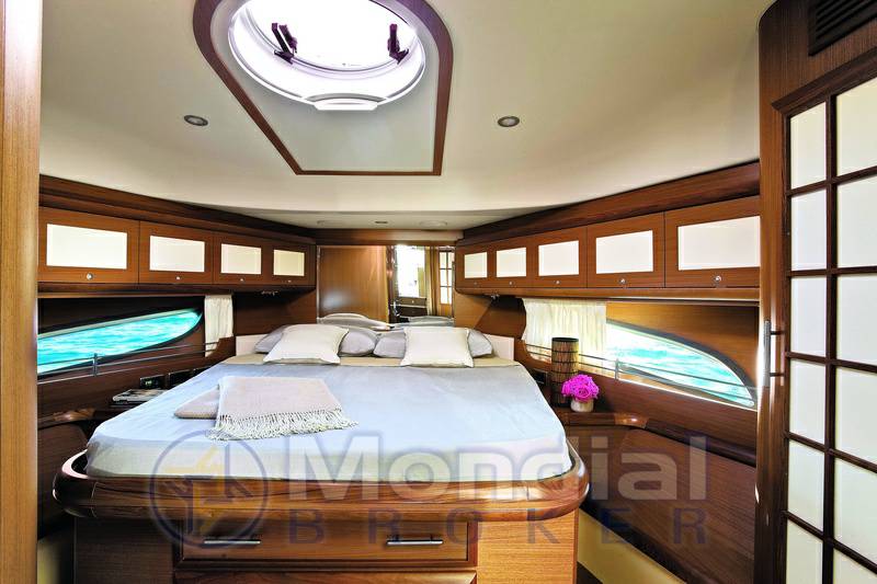 Mochi craft Dolphin 54 suntop