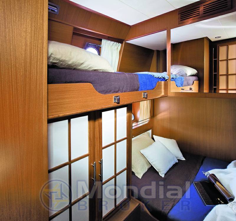 Mochi craft Dolphin 54 suntop