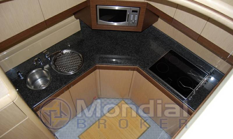 Ferretti 550