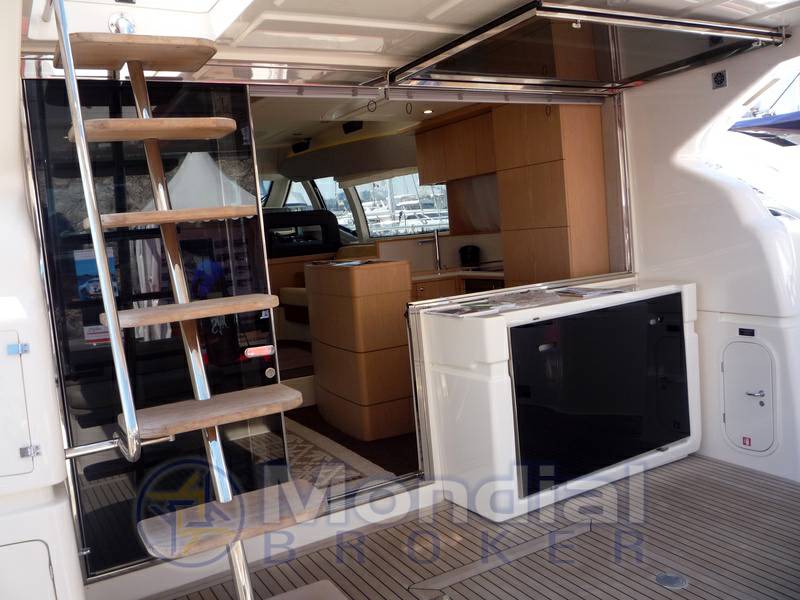 Ferretti 530