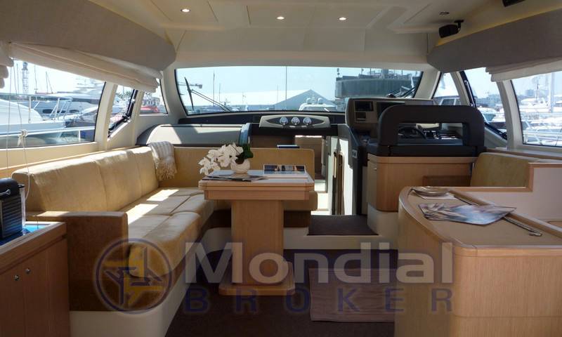 Ferretti 530