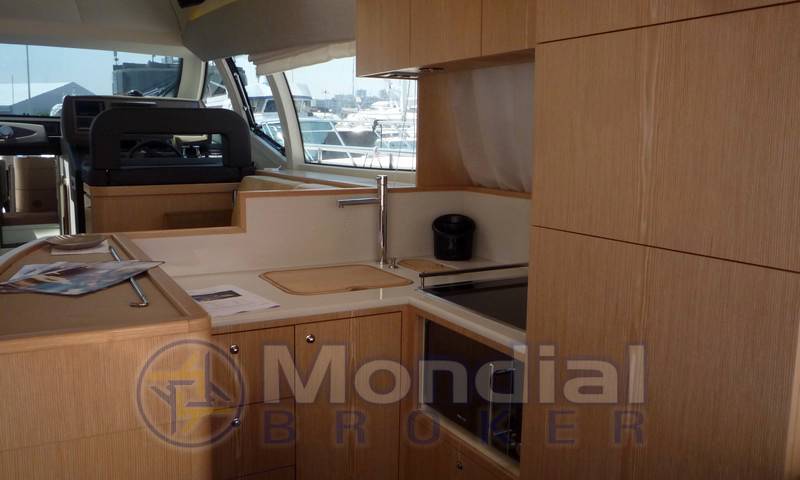 Ferretti 530