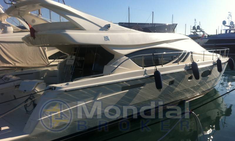 Ferretti 551