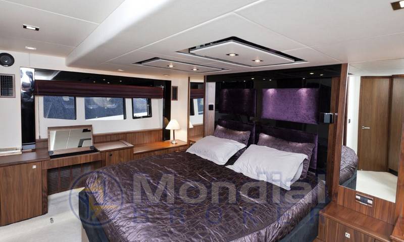 Sunseeker Predator 64 sun top