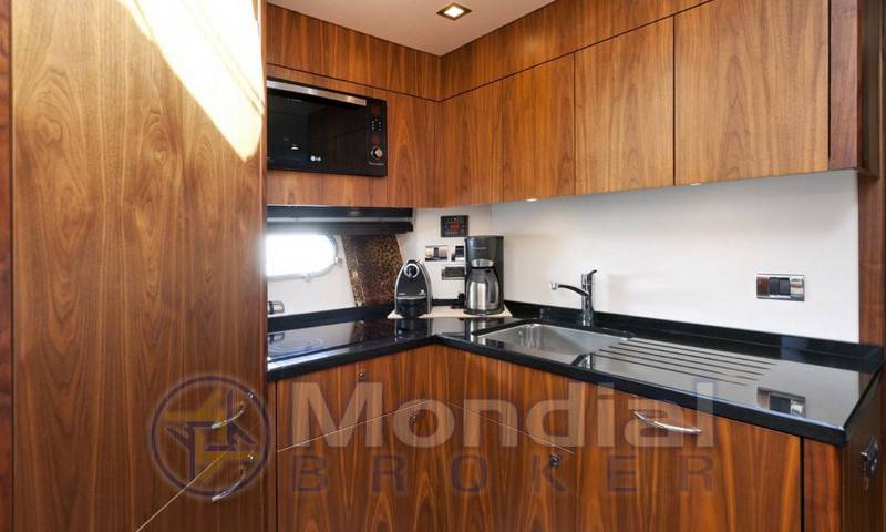 Sunseeker Predator 64 sun top