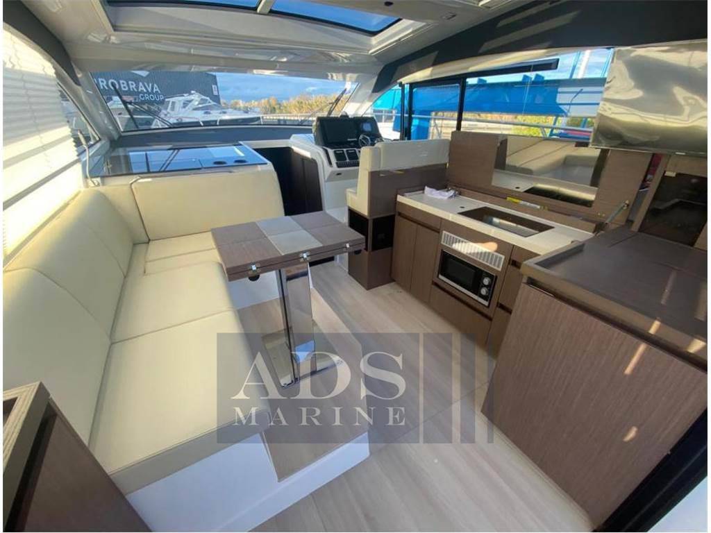 Sealine C390