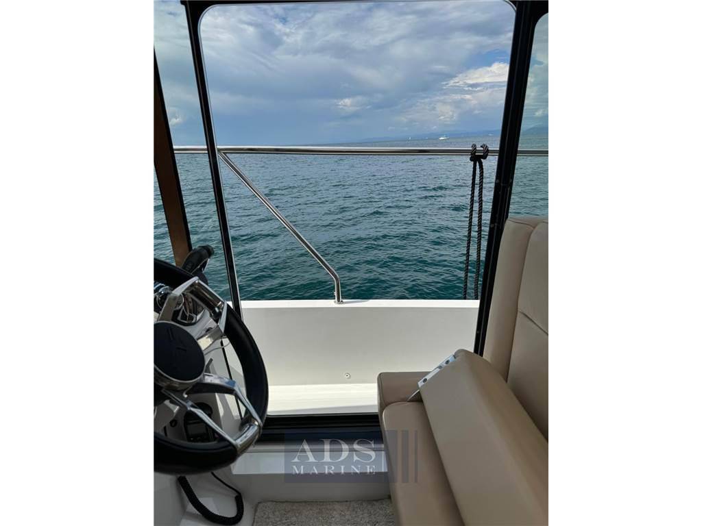Sealine C390