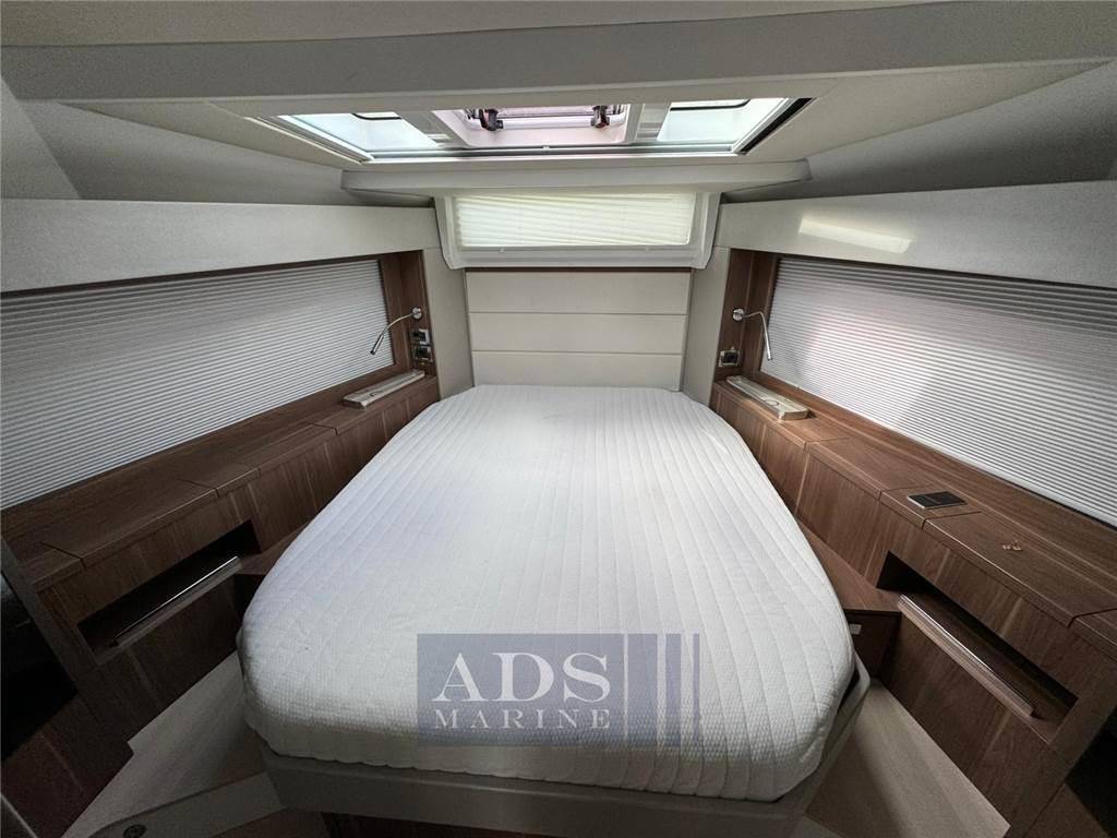 Sealine C390