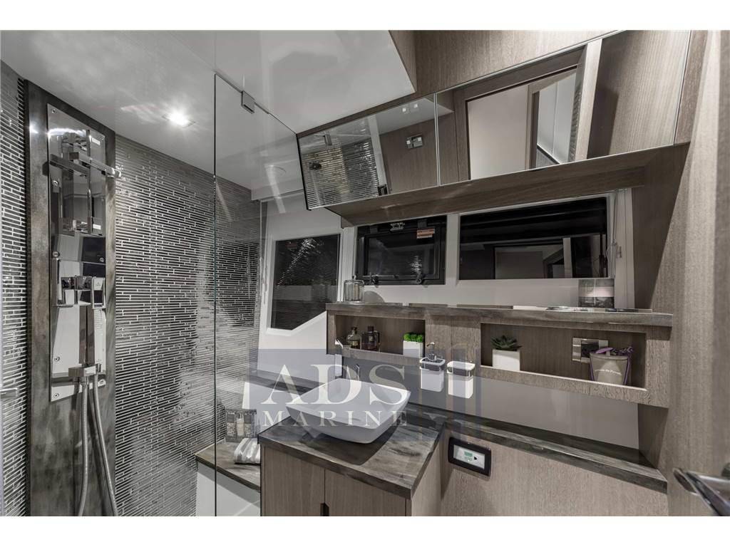 Galeon 500 fly