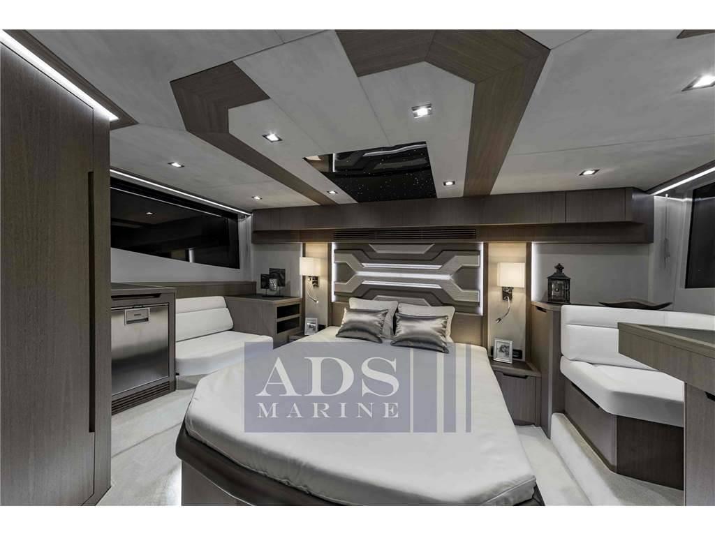 Galeon 500 fly