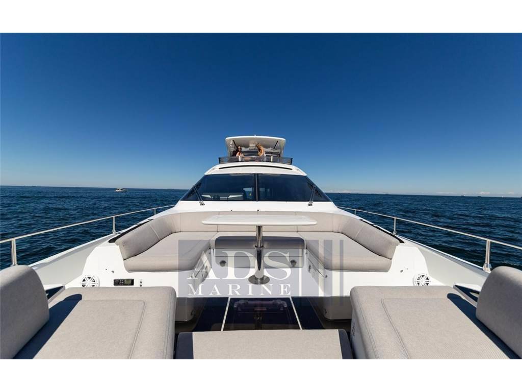 Galeon 800 fly