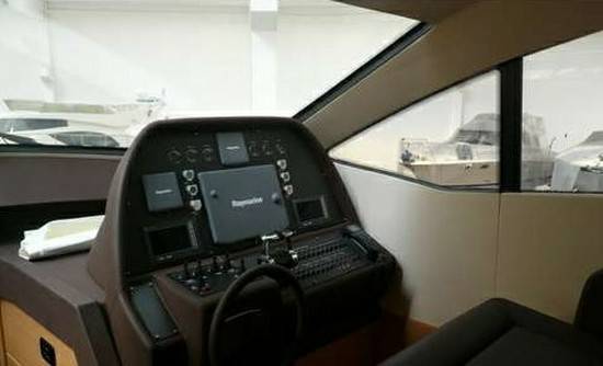 Pershing 64