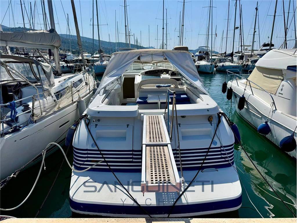 Pershing 38