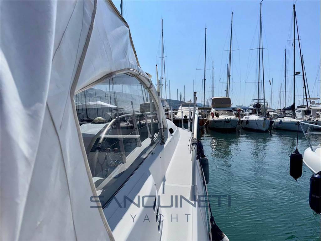Pershing 38
