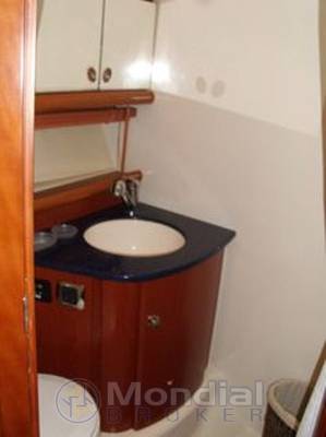 Atlantis 425