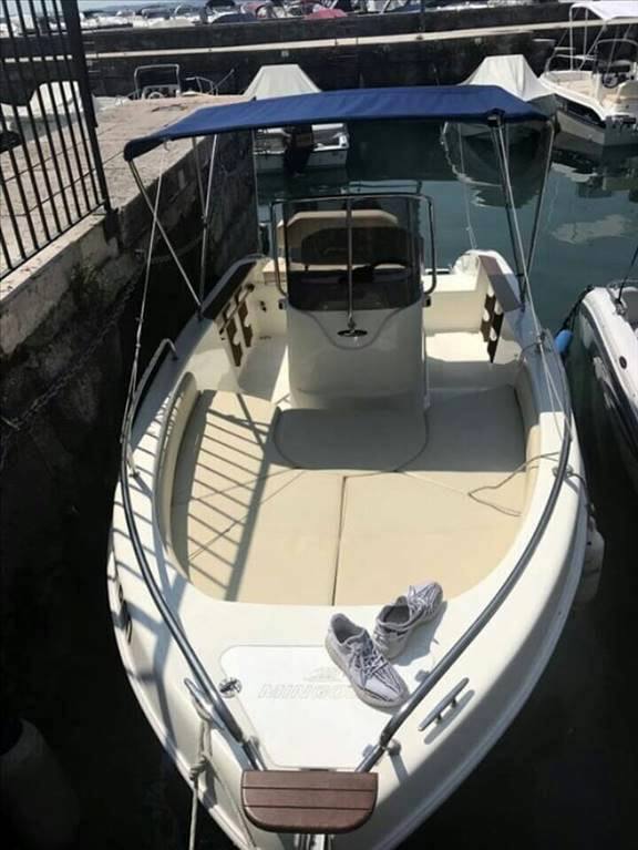 Noleggio rent mingolla Brava 18 senza patente sul lago di garda