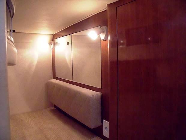 Noleggio rent sea ray Sundancer 315 con patente sul lago di ga