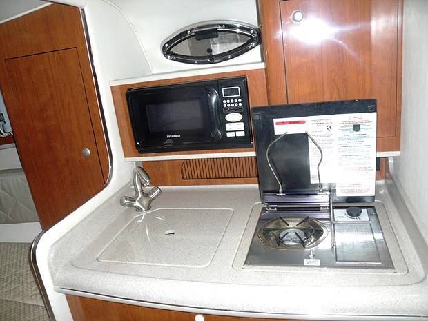 Noleggio rent sea ray Sundancer 315 con patente sul lago di ga