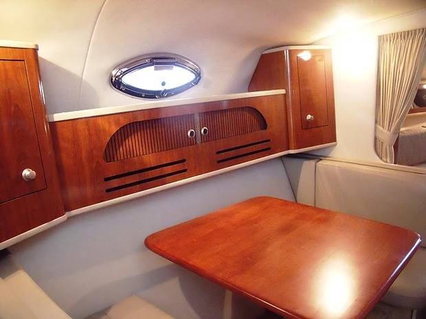 Noleggio rent sea ray Sundancer 315 con patente sul lago di ga