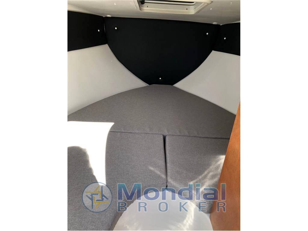 Noleggio rent charter Juno 590 - con patente