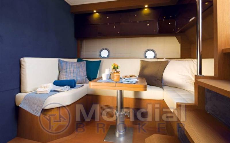 Atlantis 44