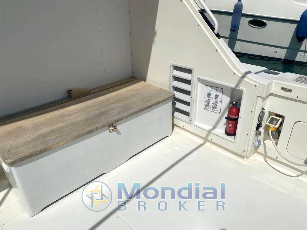 Bertram yacht 37' convertible