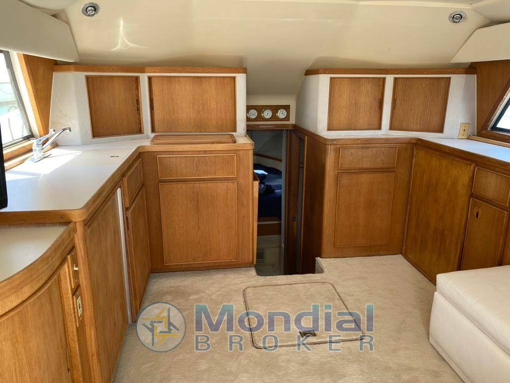 Bertram yacht 37' convertible