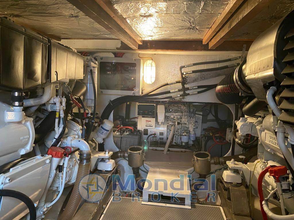 Bertram yacht 37' convertible